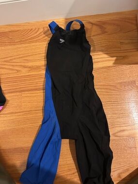 Speedo Closed Back Tech Suit Kneeskin Size 27 FINA Approved Worn Twice
